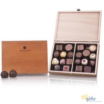 Afbeelding van relatiegeschenk:ChocoClassic - Pralines Pralines in een houten kistje