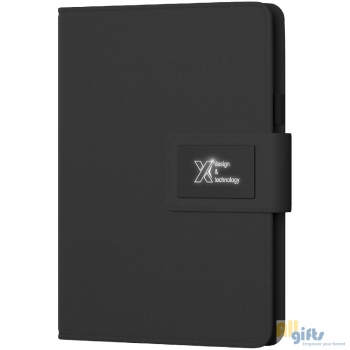 Afbeelding van relatiegeschenk:SCX.design O16 A5 notitieboek met oplichtend logo