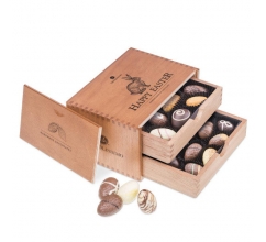 Egg Chocolaterie - Chocolade paaseitjes Chocolade Paaseitjes in houten kistje bedrukken
