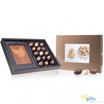 Afbeelding van relatiegeschenk:Easter ChocoPostcard Maxi - Gouden Kip Paaseitjes en een chocolade tablet